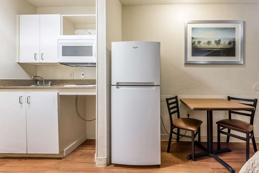 ホームタウン スタジオズ ルイスビルモーテル 部屋 写真